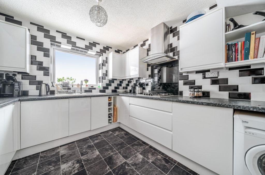 Property photo 3 of 31 1438722-23-69d79Da55Eb4F