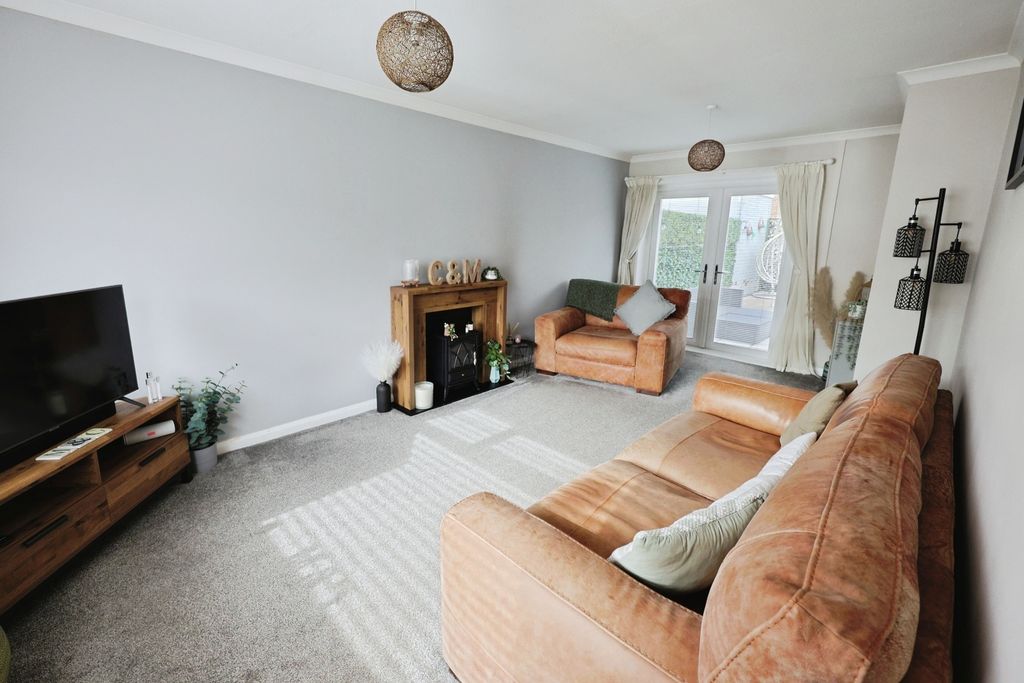 Property photo 2 of 12 Pbox-Img.Jpg