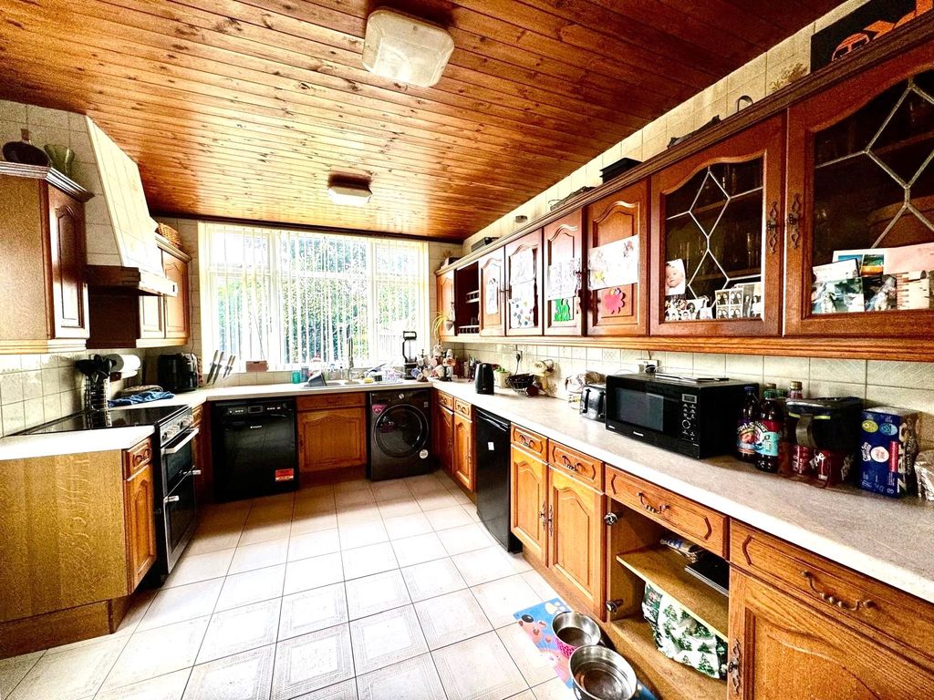 Property photo 3 of 15 Kitchen