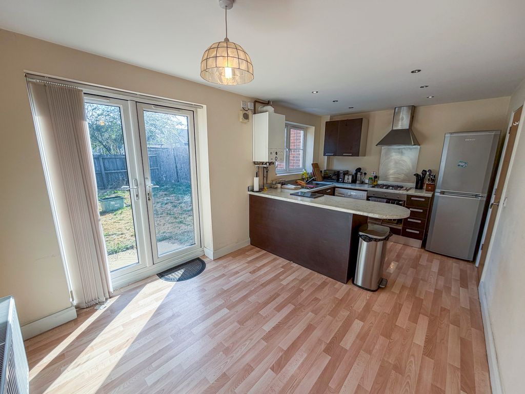Property photo 3 of 18 Kitchen/Diner