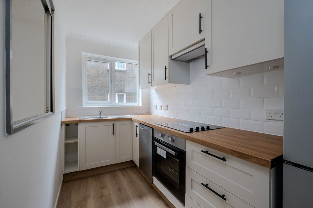 Property photo 3 of 6 Picture No. 14