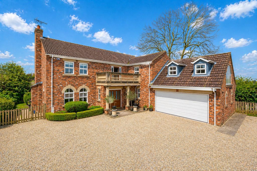 Property photo 1 of 33