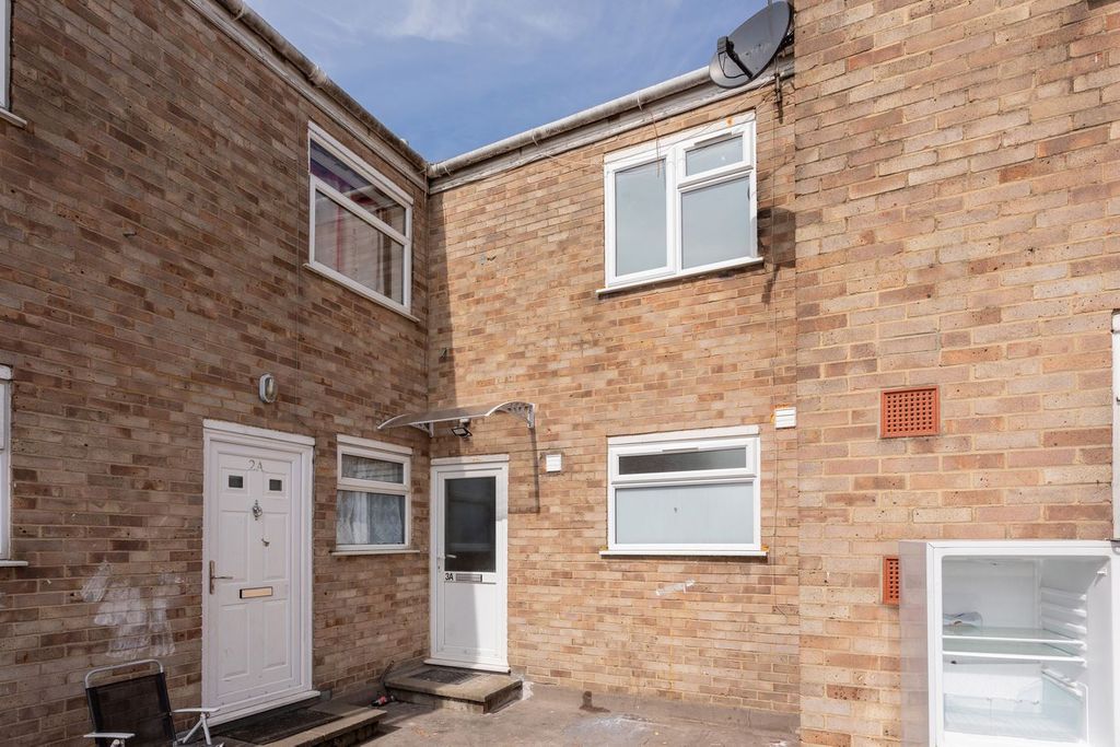 Property photo 3 of 12