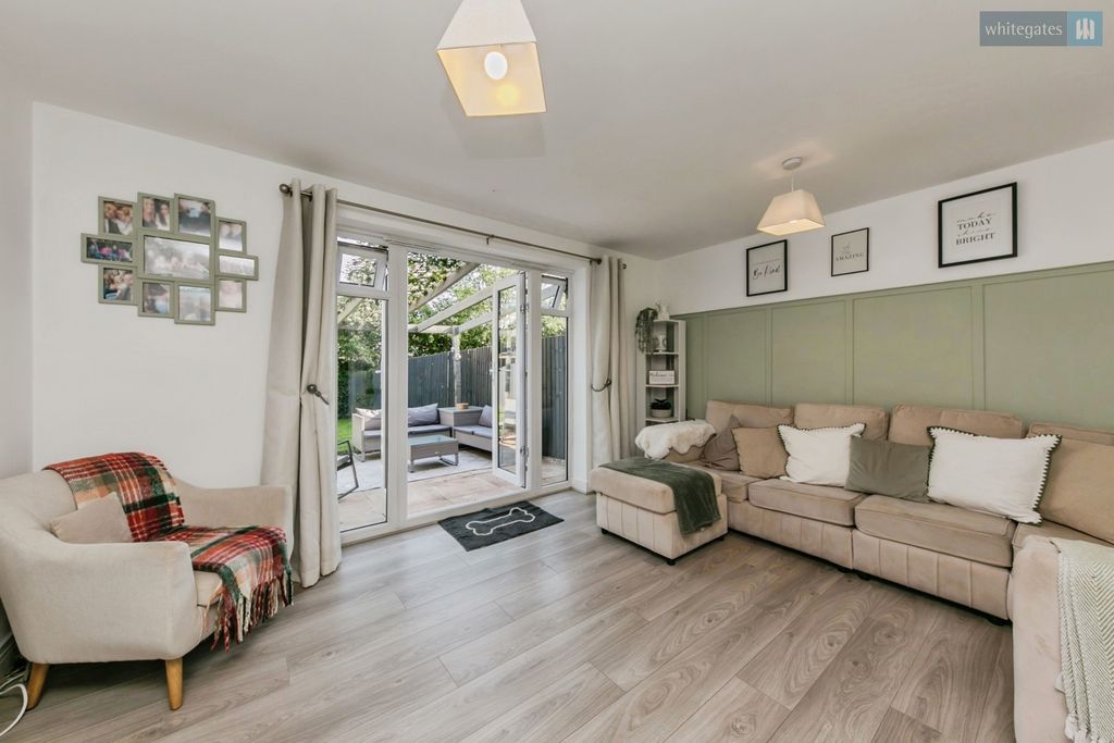 Property photo 3 of 17 Pbox-Img.Jpg