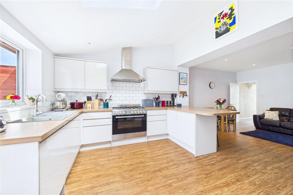 Property photo 2 of 19