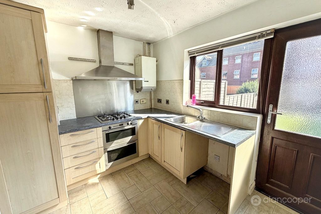 Property photo 2 of 15 5265193