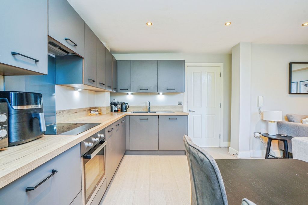 Property photo 3 of 14