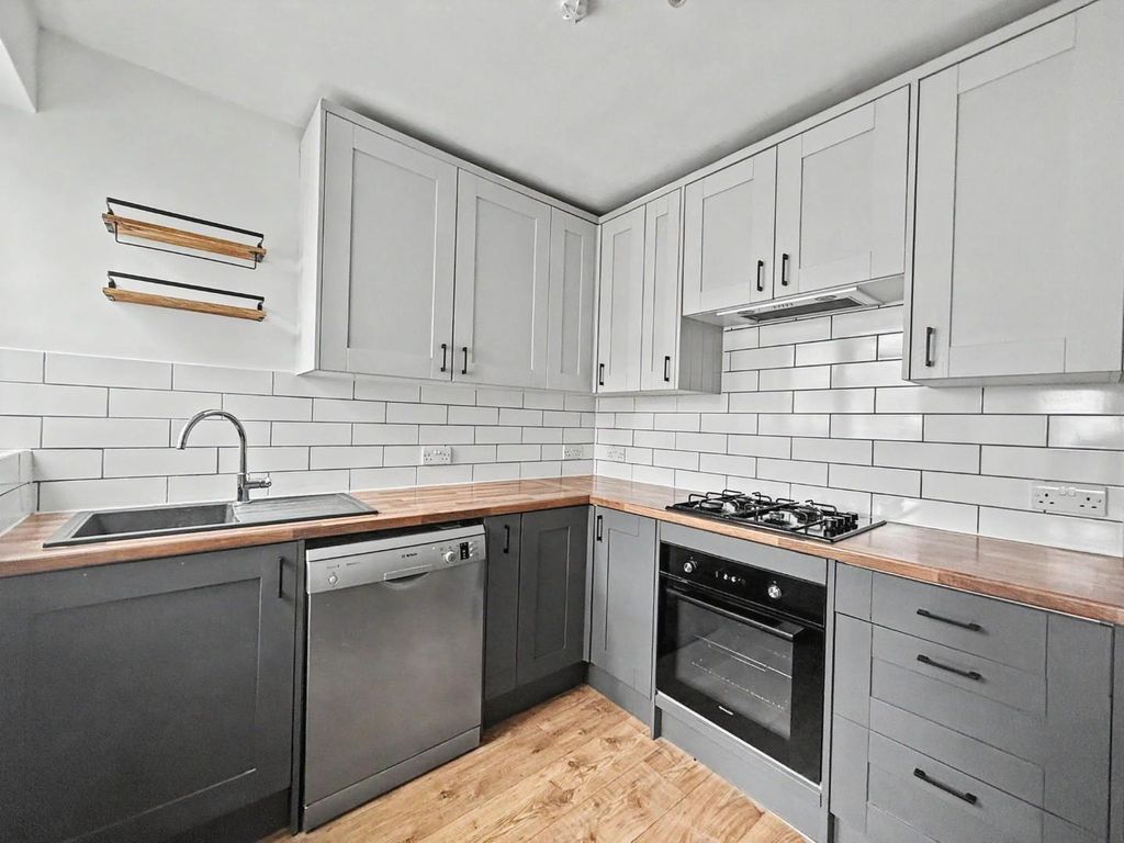 Property photo 2 of 10 Kitchen.Jpg