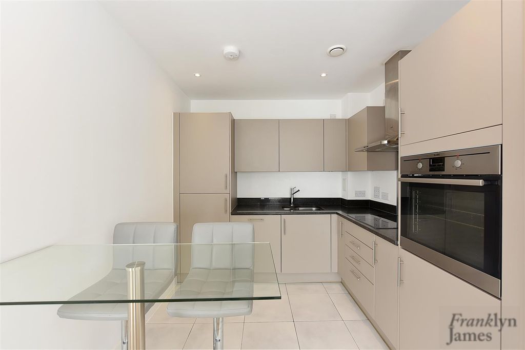 Property photo 3 of 15 16 Vitruvian Court (14).Jpg