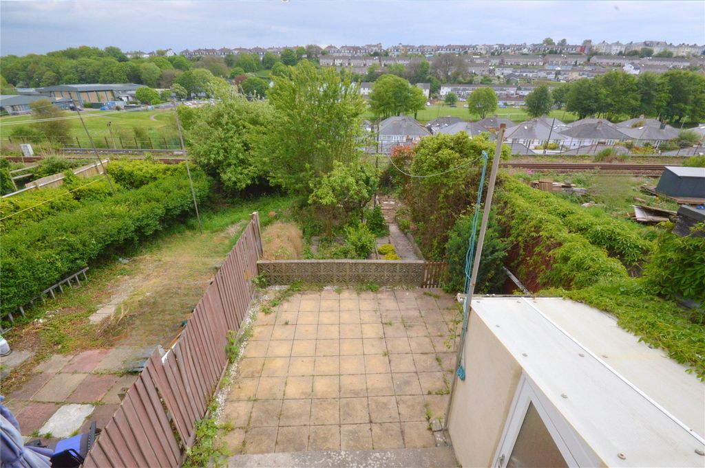 Property photo 2 of 17 2 - Garden