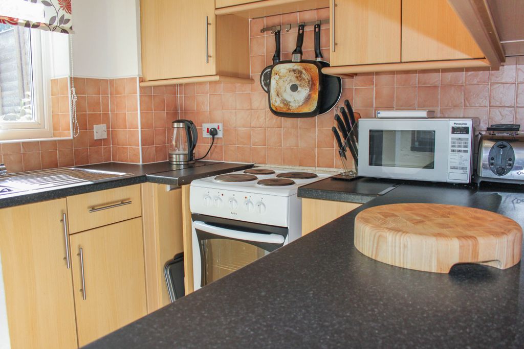 Property photo 2 of 8 Kitchen