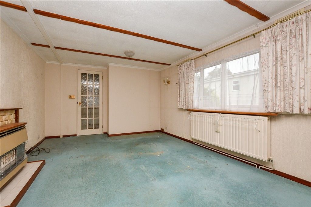 Property photo 3 of 6 Lounge