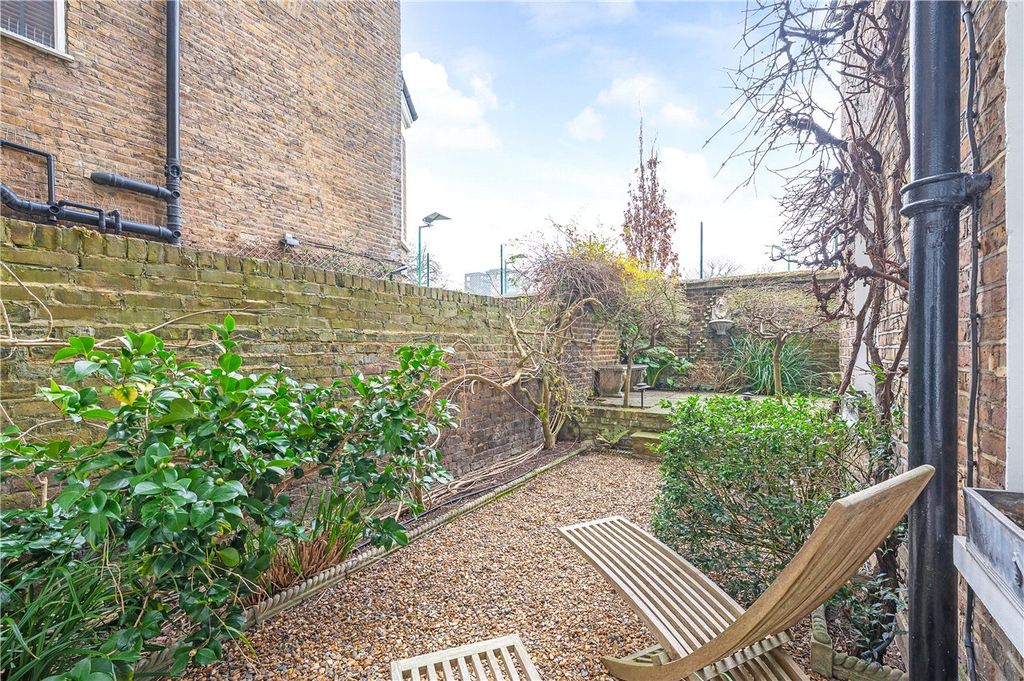 Property photo 3 of 27 Garden