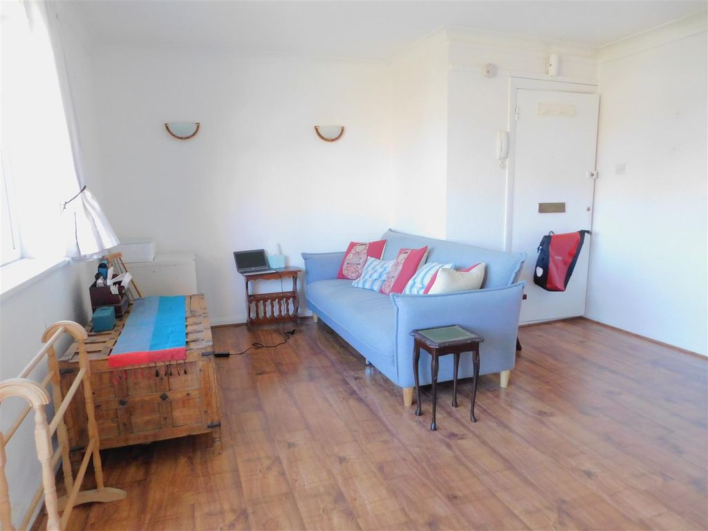 Property photo 3 of 9