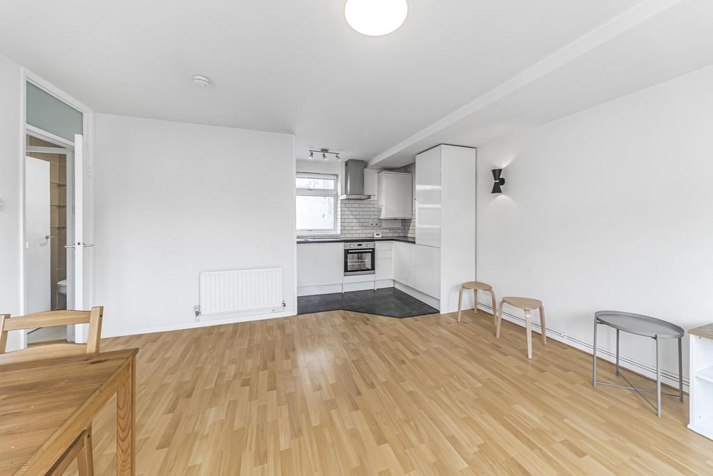 Property photo 3 of 7 Kitchen