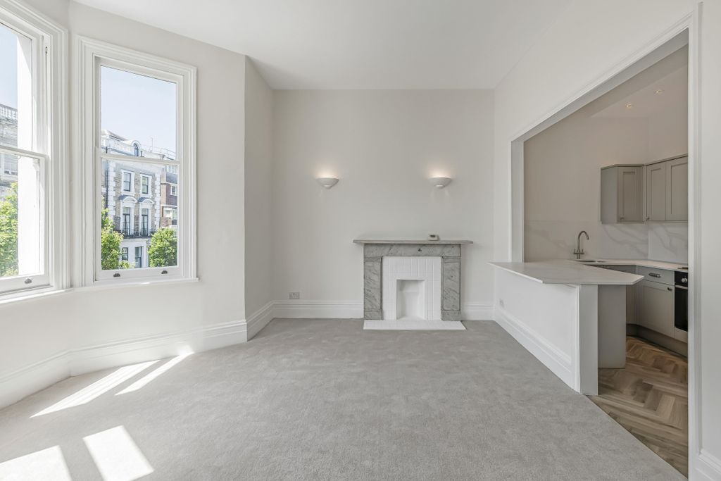 Property photo 3 of 15 Kitchen/Reception Room
