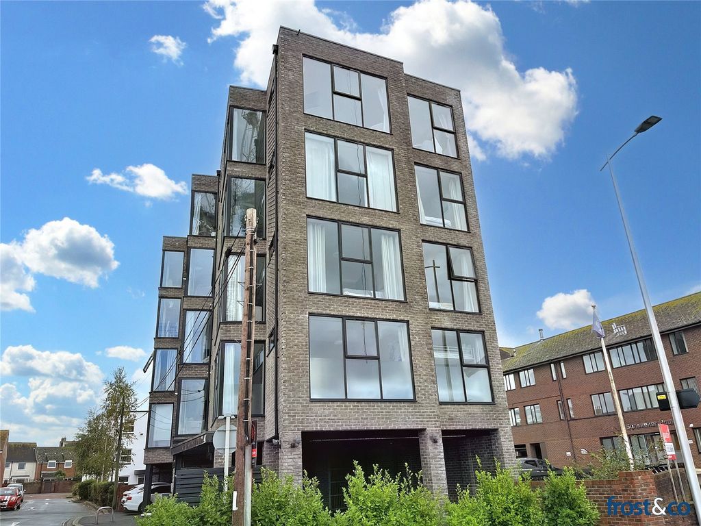 Property photo 1 of 14 West Quay Road