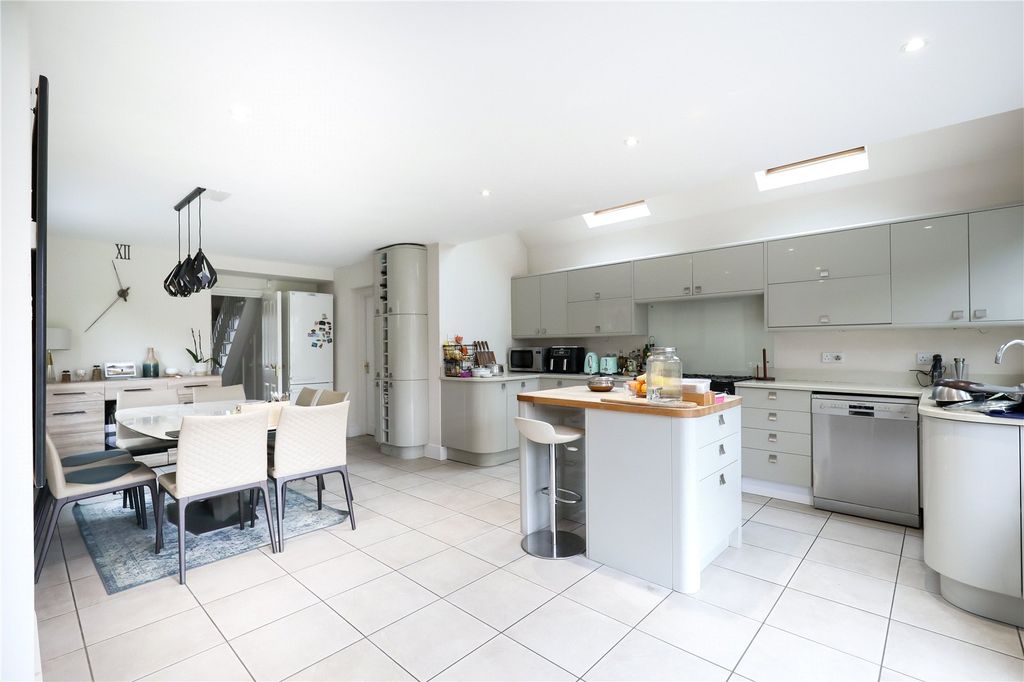 Property photo 2 of 17 Kitchen/Dining