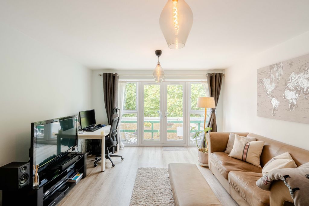 Property photo 3 of 13 9
