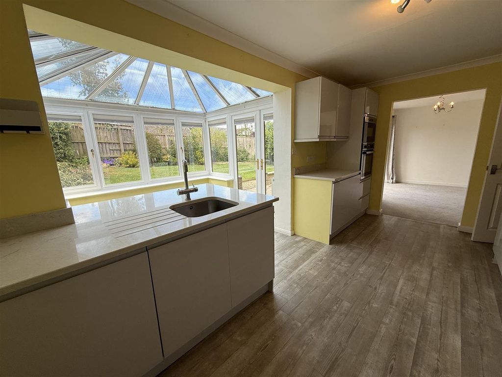 Property photo 3 of 17 Kitchen
