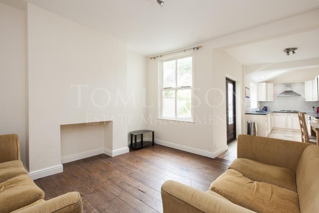 Property photo 1 of 9 A Spacious And Inviting Large Modern Living Room W...
