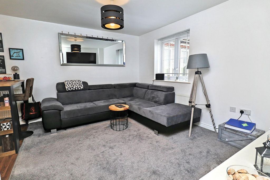 Property photo 2 of 20 5591994