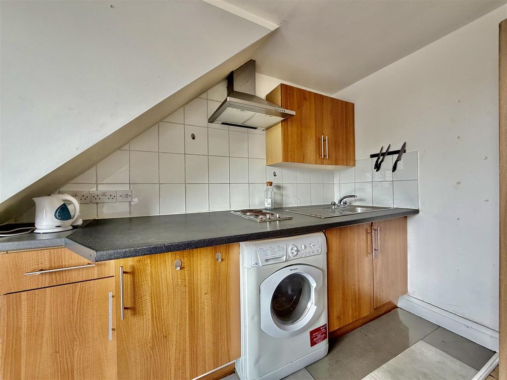 Property photo 1 of 6 Kitchen