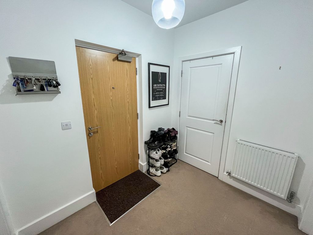Property photo 2 of 12 Entrance Hall