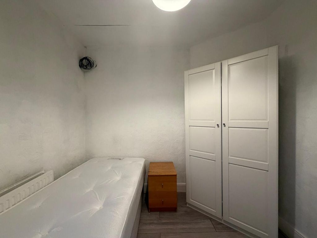 Property photo 3 of 7 Bedroom