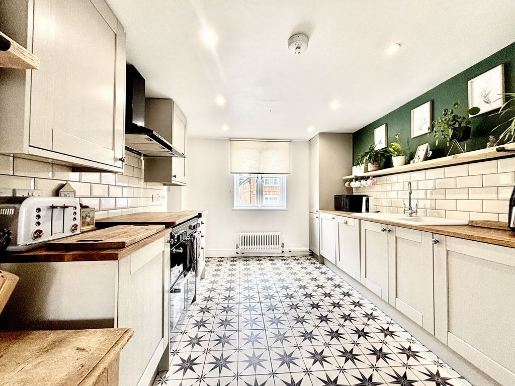 Property photo 2 of 34 Kitchen