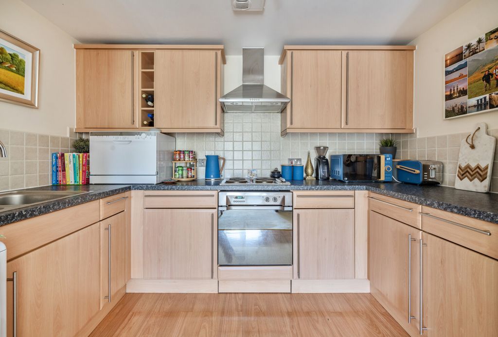 Property photo 3 of 16 1452538-10-69Eb2F...