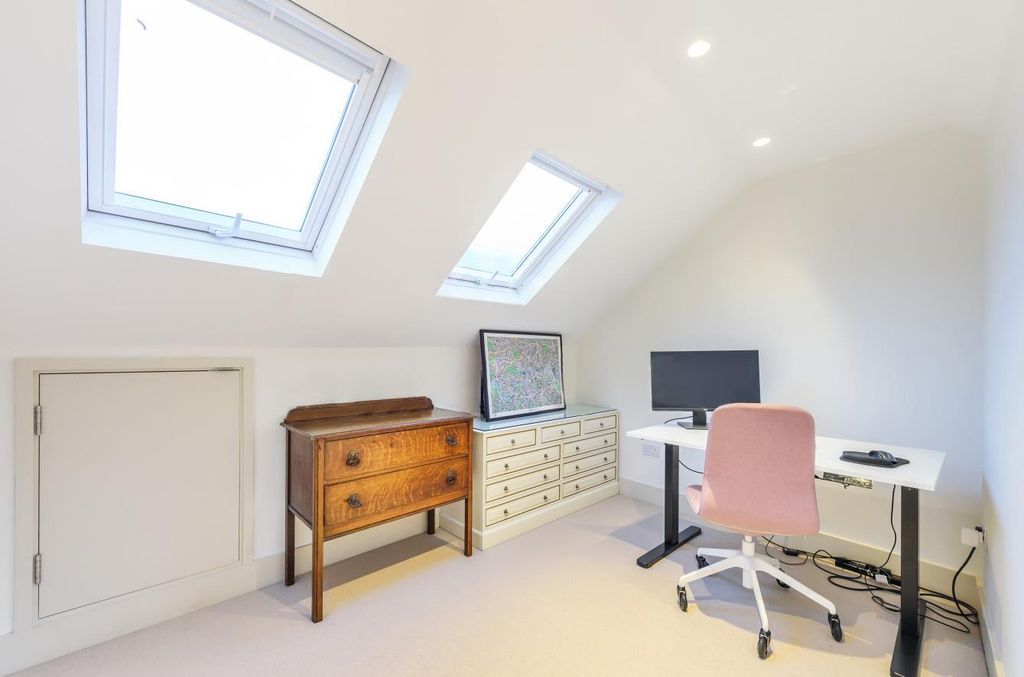 Property photo 2 of 11 18357660