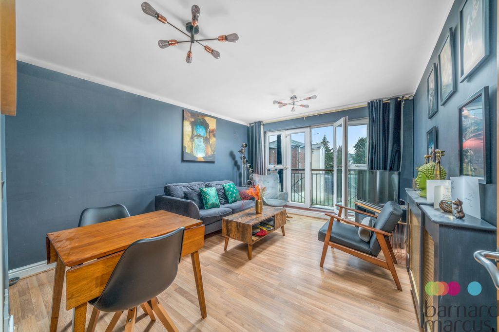 Property photo 1 of 12 Living Room