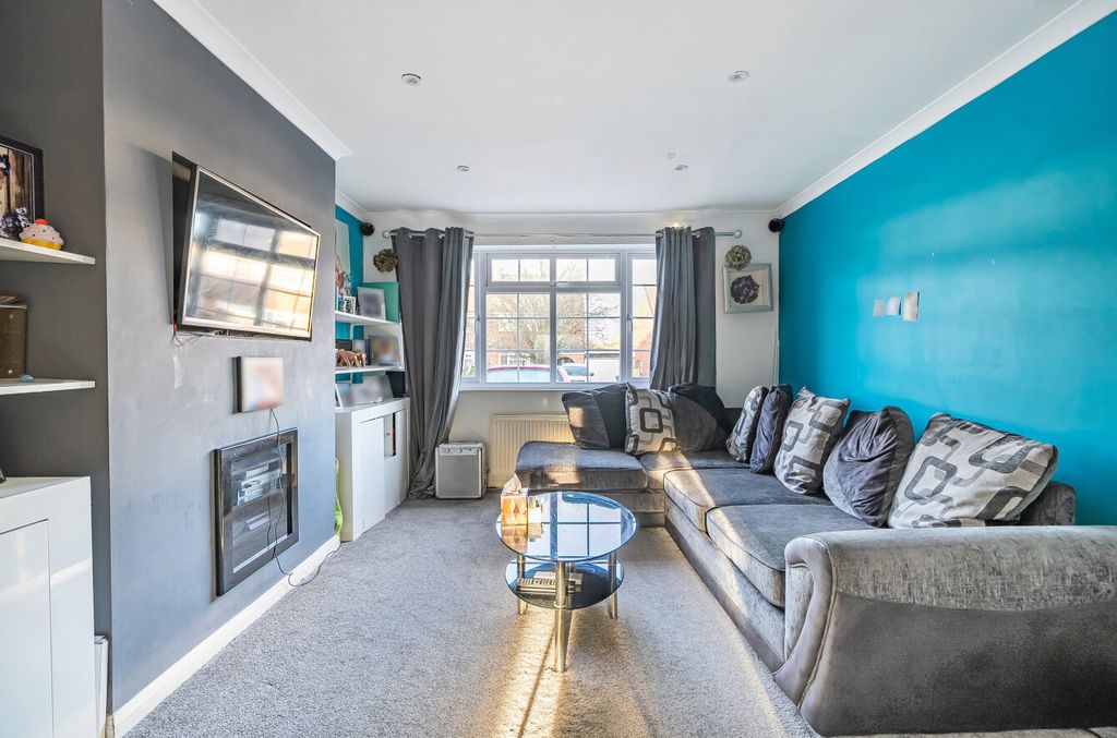 Property photo 3 of 14 Lounge