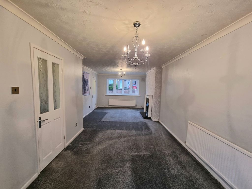 Property photo 2 of 25 Lounge/Diner