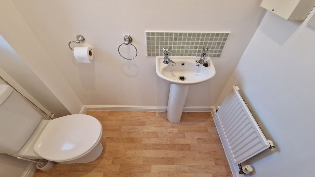 Property photo 3 of 13 Cloakroom W/c
