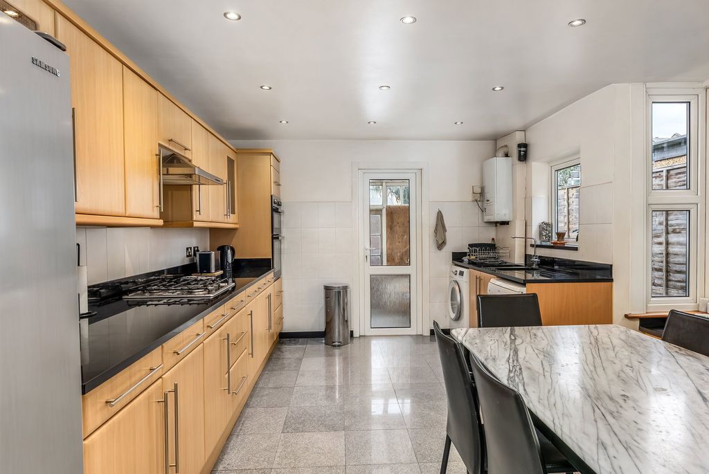 Property photo 3 of 22