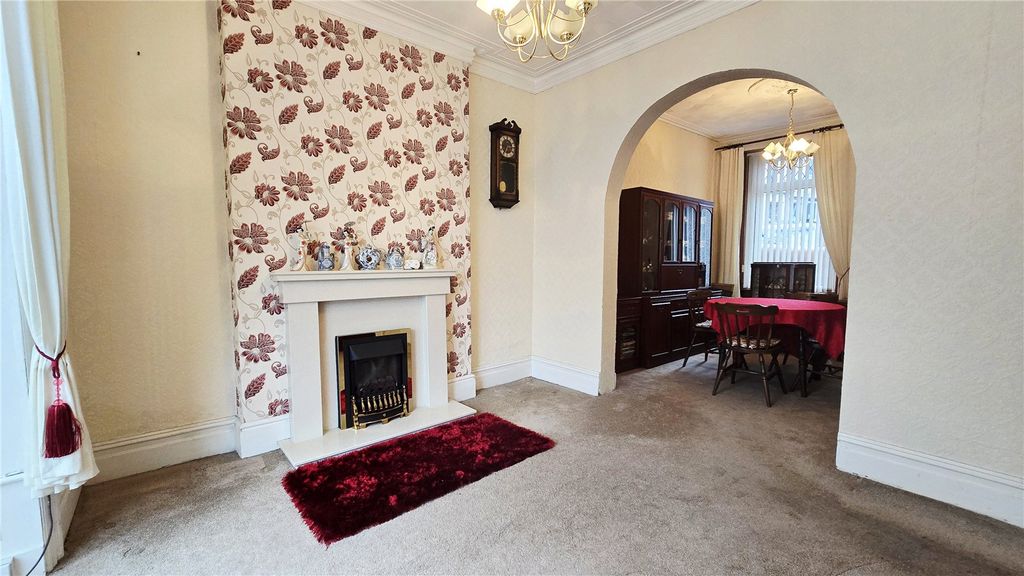 Property photo 2 of 17 Picture No. 13