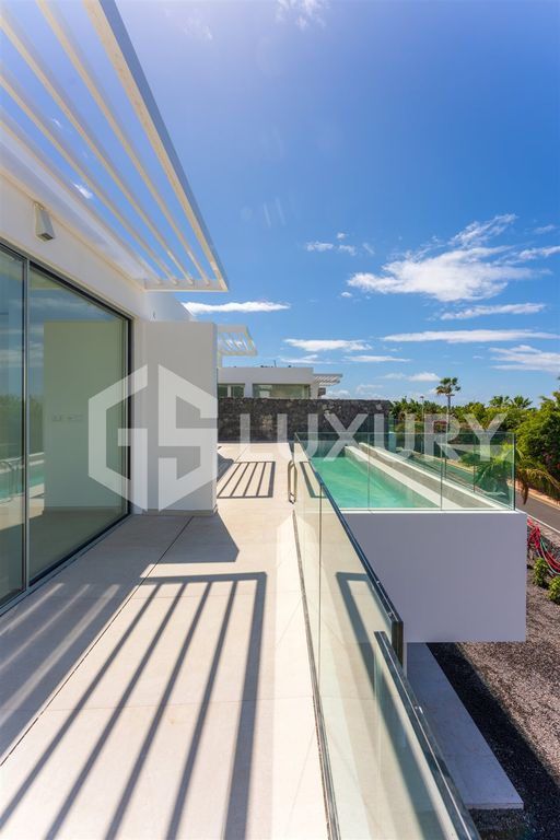 Property photo 2 of 49