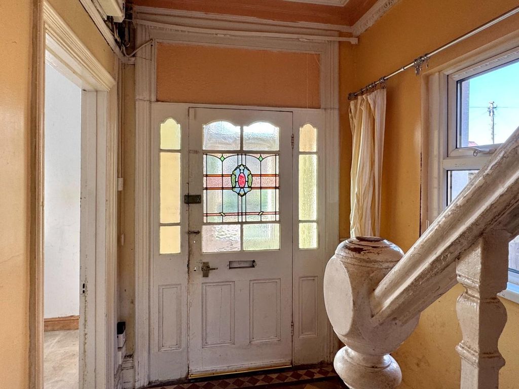 Property photo 2 of 10 Hallway