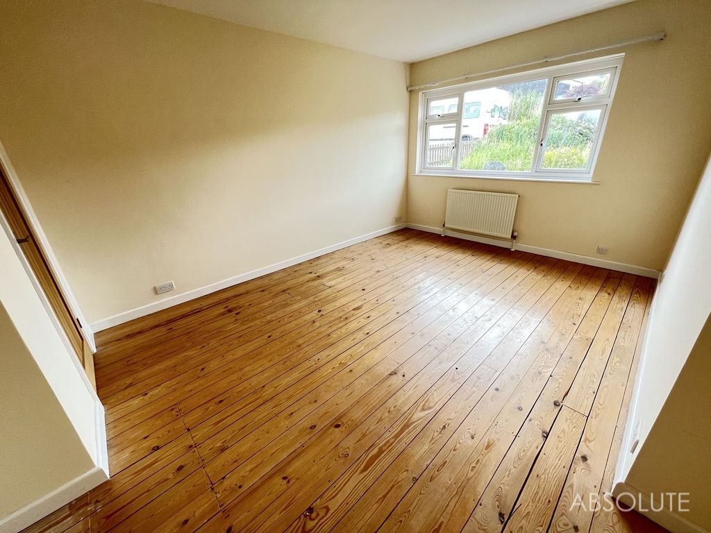 Property photo 3 of 10 Bedroom 1