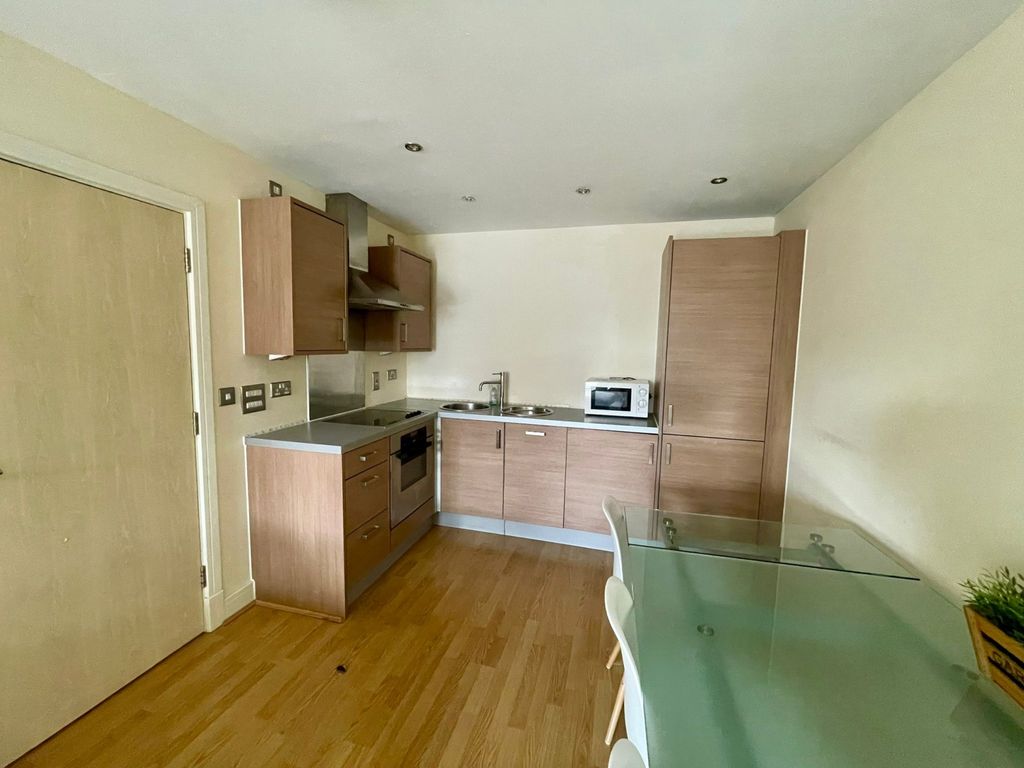 Property photo 3 of 8 Kitchen2