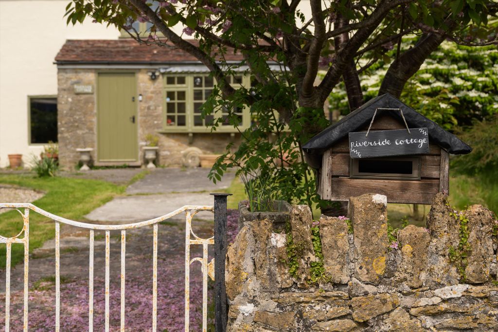 Property photo 1 of 33 Image