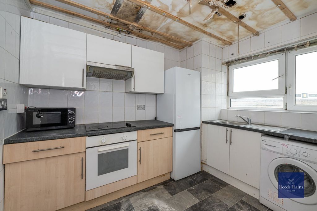 Property photo 2 of 12 Kitchen