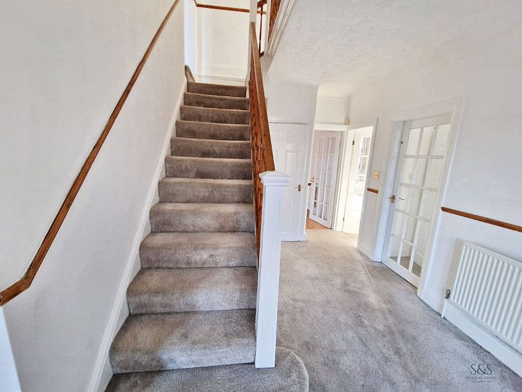 Property photo 2 of 34