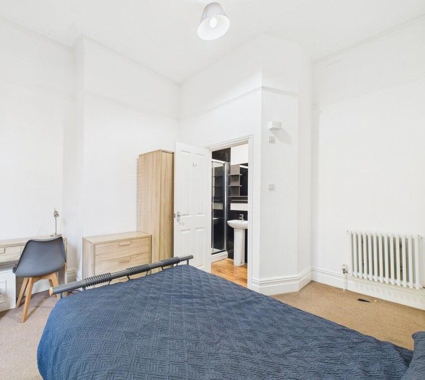 Property photo 1 of 2