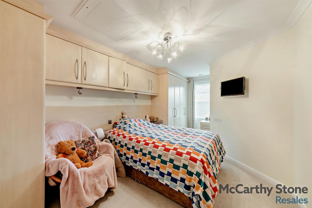 Property photo 3 of 22 8679979-Interior15-800.Jpg