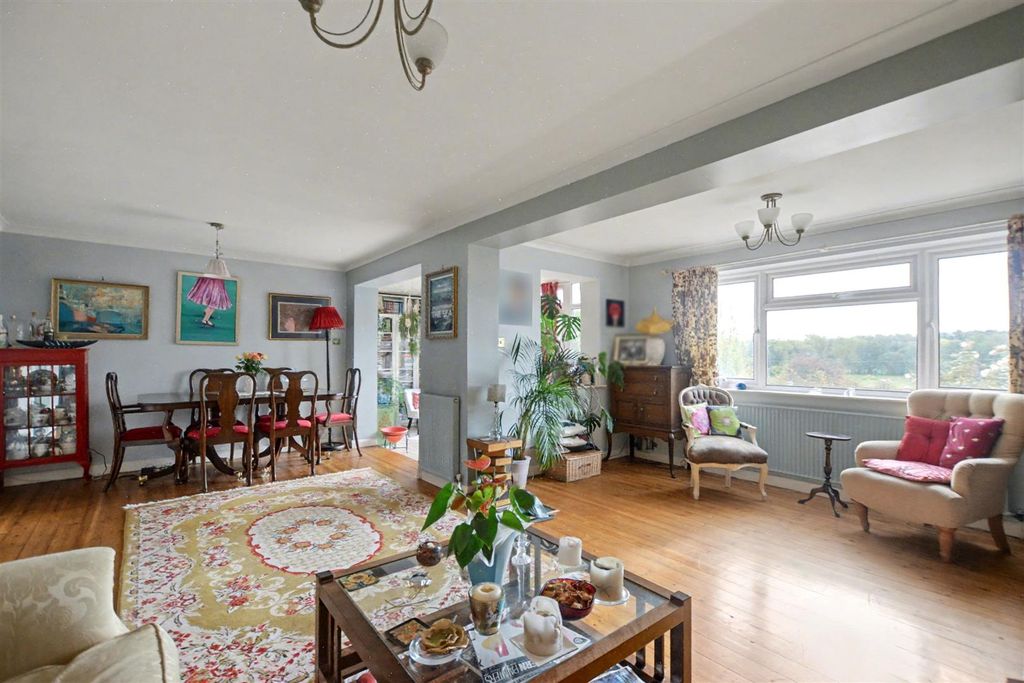 Property photo 2 of 31 Lounge Diner_3.Jpeg