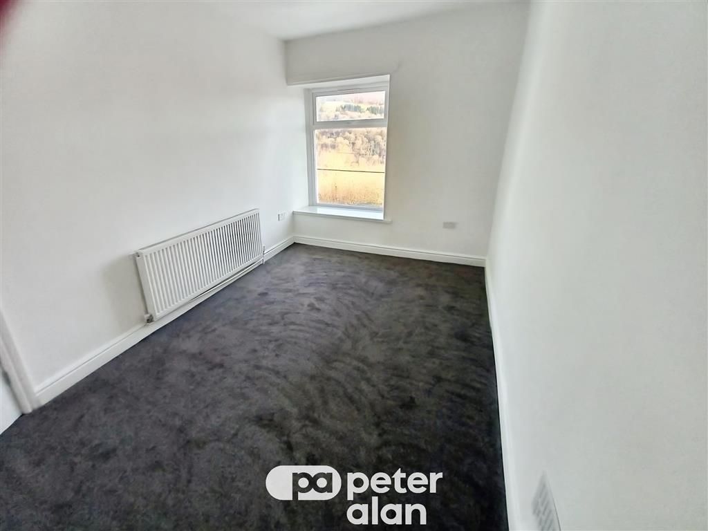 Property photo 3 of 6 Bedroom