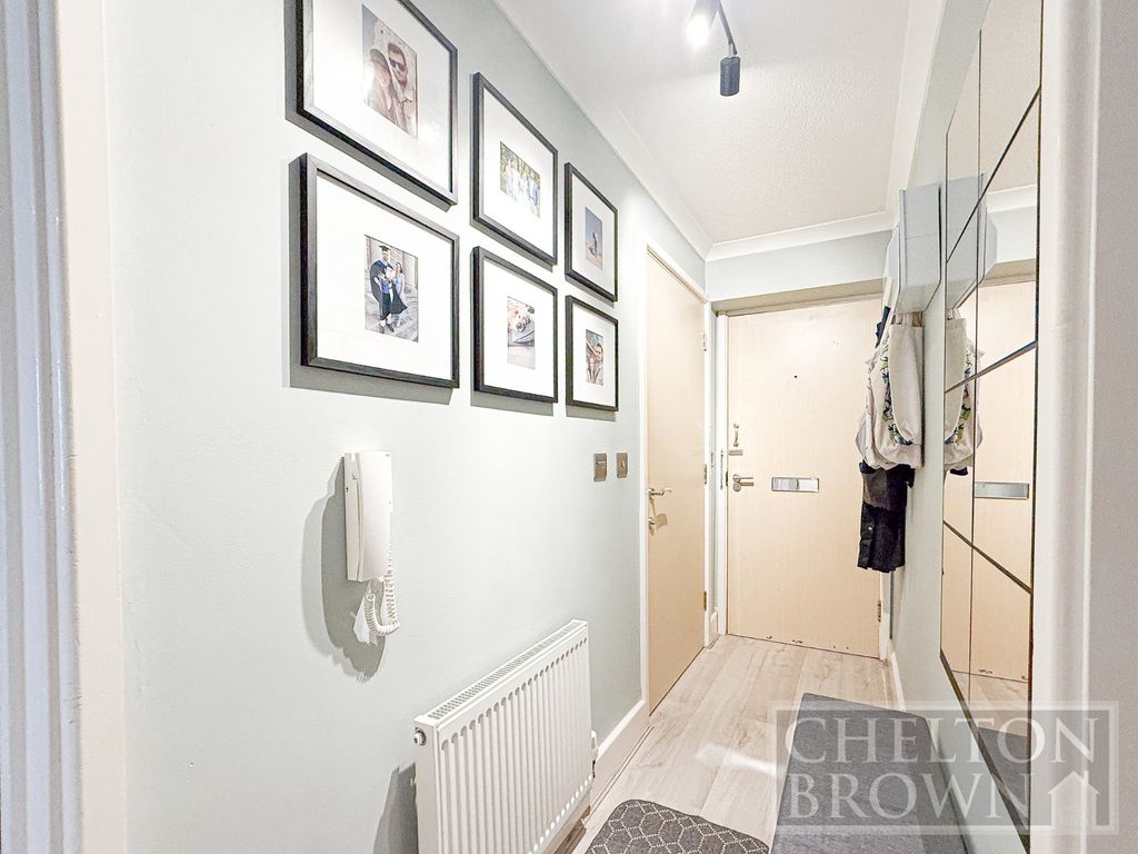 Property photo 3 of 11 Hall